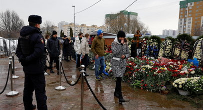 Na cmentarz przychodzą tłumy, ale grobu Nawalnego nie widać. Zdjęcia z Moskwy mówią wszystko