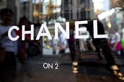 Chanel ogranicza sprzedaż dla Rosjan także w butikach za granicą