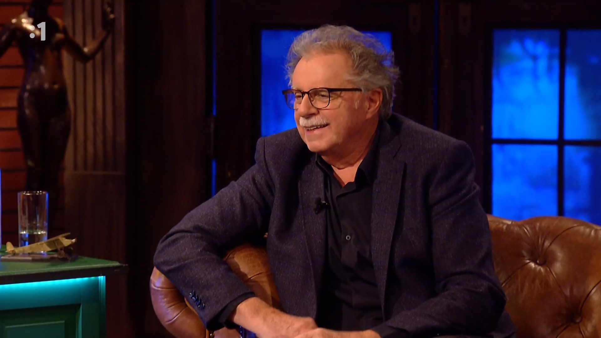 Talkšou Neskoro večer s Petrom Marcinom - spevák, skladateľ a gitarista Pavol Hammel.