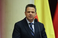 Trzaskowski musi ugasić polityczny pożar w Warszawie — w tle los KO