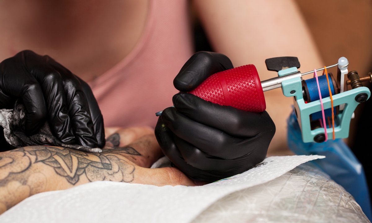 Babcia wytatuowała sobie imię wnuka. Gdy się urodził, synowa je zmieniła. "Co za koszmar!"