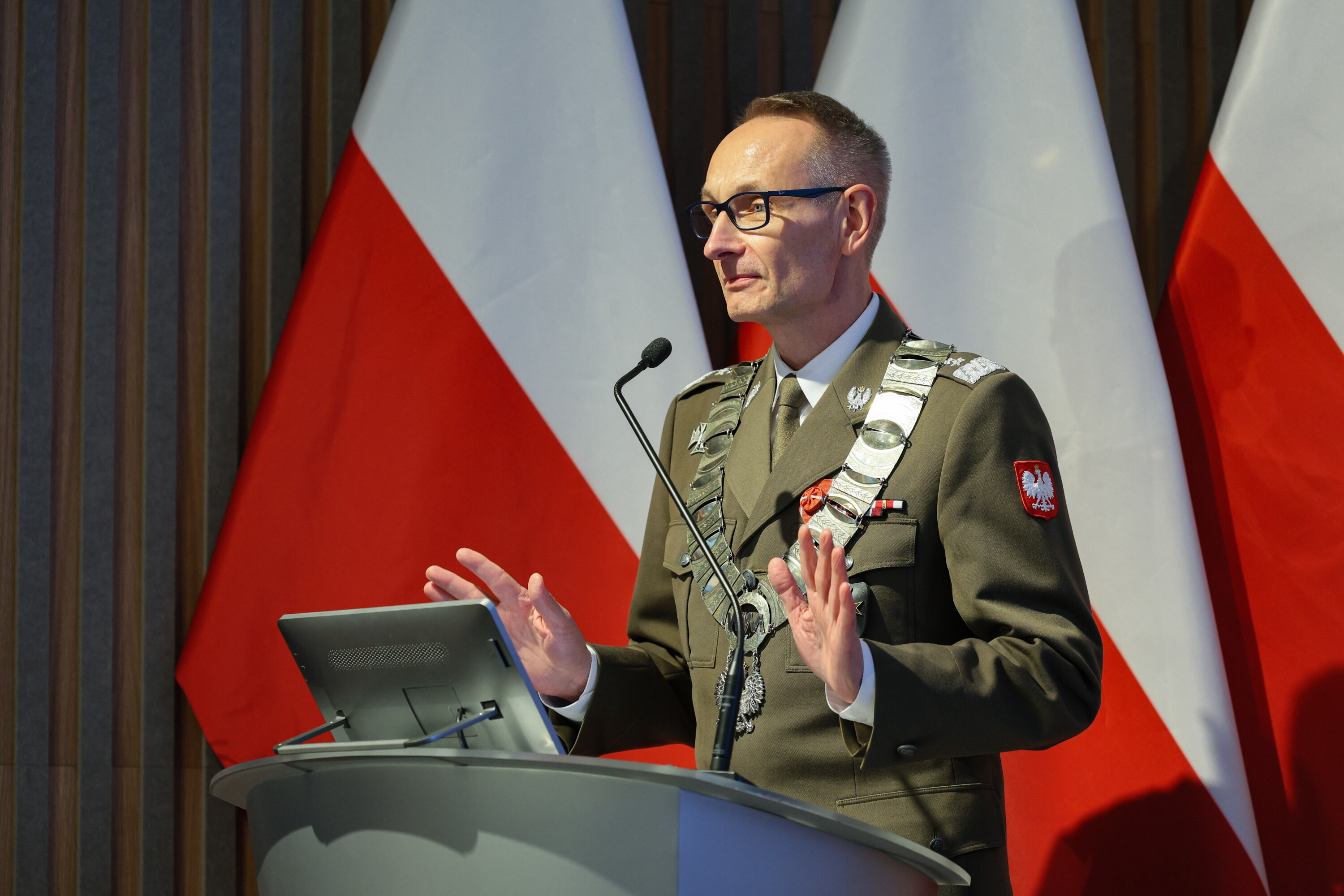 Armii brakuje 618 lekarzy: Nie chodzi o pieniądze, ale rozwój