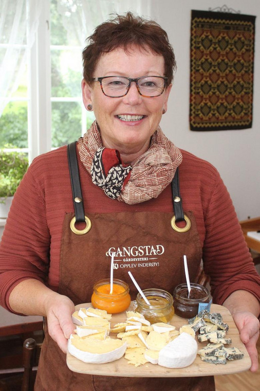 Astrid Aasen jest założycielką serowarni w Gangstad Uszlachetnia swoje odmiany ziołami z ogrodów na Inderøy