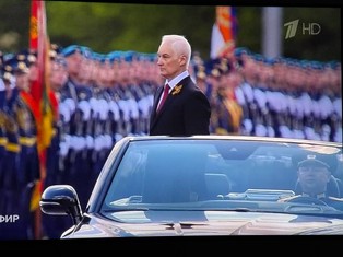 Niezakłócona Parada Zwycięstwa - sukcesem Putina? Pokaz siły, politycznych sygnałów i wojskowych nowinek