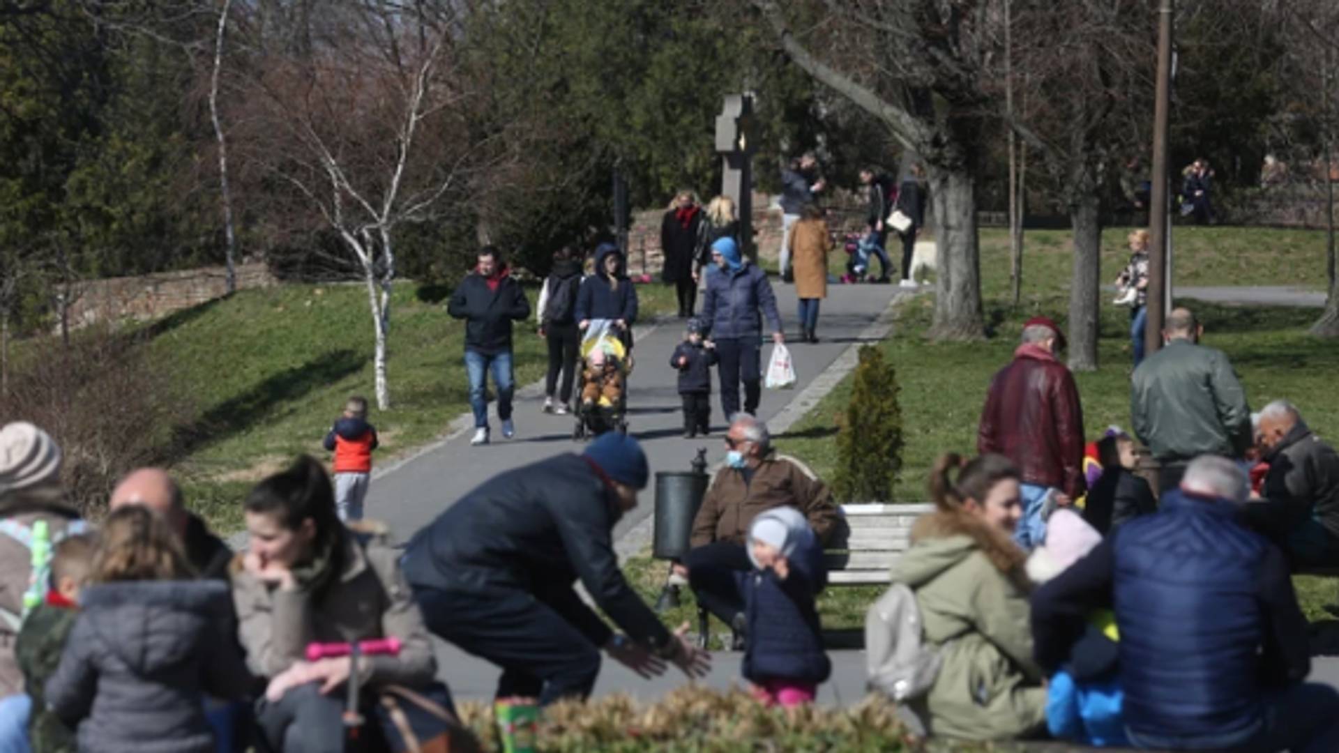 Popustićemo mere, ali možda i nećemo: kako se Krizni štab i dalje  igra sa nama