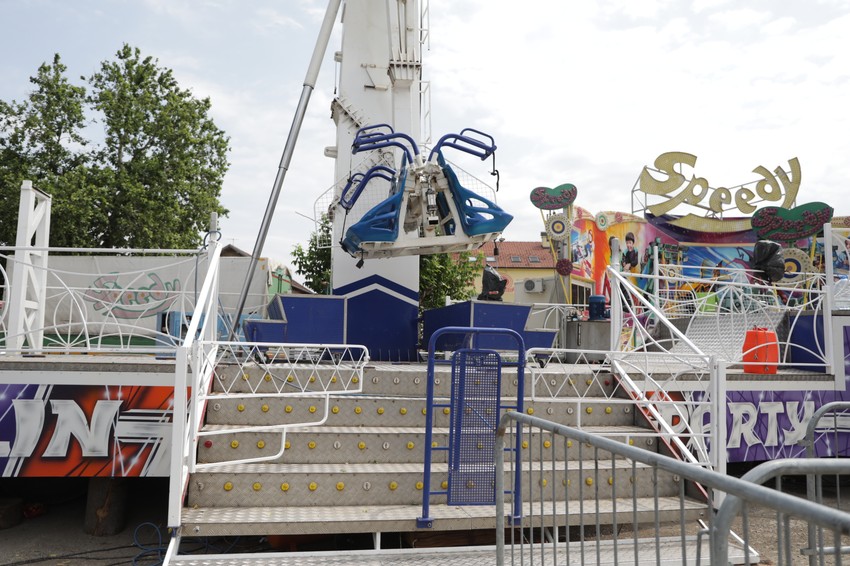 Sprava u luna parku u Inđiji sa koje je pala devojčica 