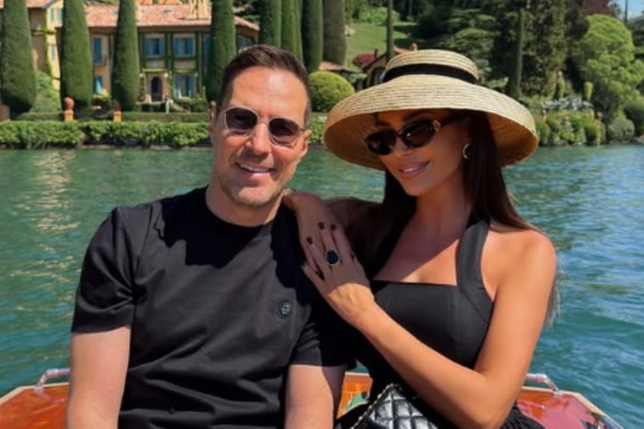 SVI KAŽU DA PEVAČ IMA NAJFATALNIJU ŽENU NA ESTRADI Odveo je u Italiju, a ona grmi u stajlingu od 6.000 evra: "U našem stilu" (FOTO)