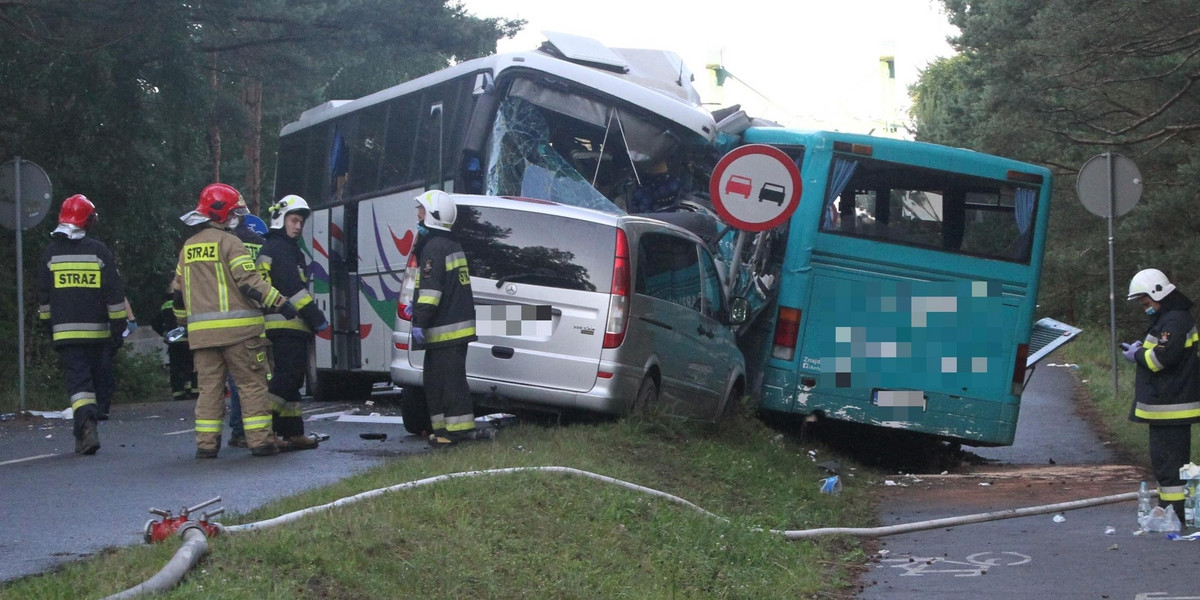 Kierowca busa, w który uderzył rozpędzony autobus: To cud, że nikt nie zginął!