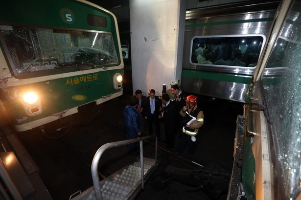 Zderzenie wagonów metra w Seulu. 200 osób zostało rannych