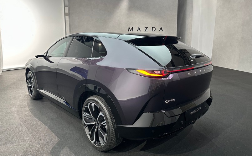 Nowa Mazda CX-6e