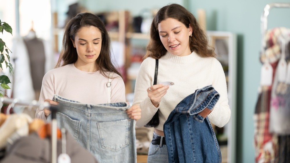 Skinny, straight, wide leg sau bootcut: cum alegi croiala potrivită?
