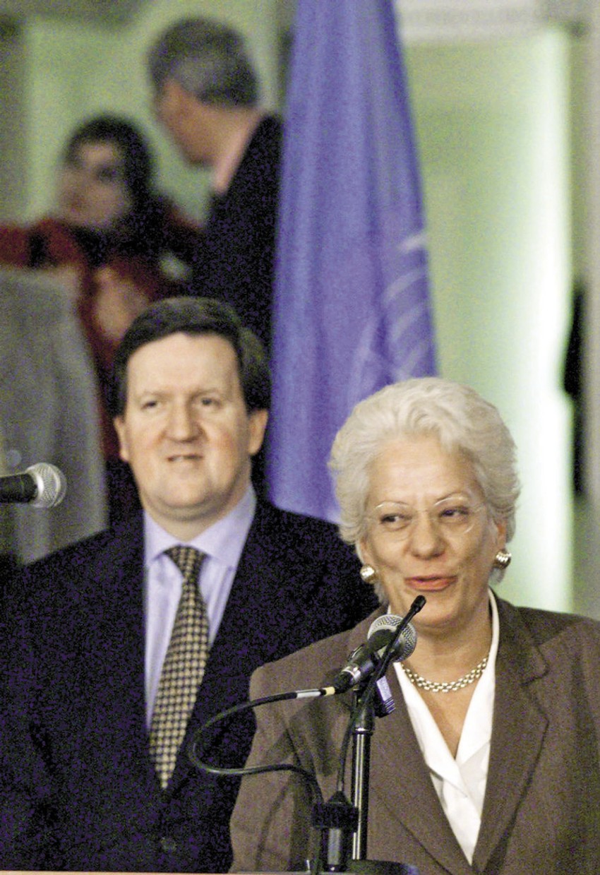 Zapad nije krio da je prvi uslov za međunarodne integracije bezuslovna saradnja SRJ i Srbije sa Hagom: Bivši generalni sekretar NATO-a Džordž Robertson i bivša glavna tužiteljka Haškog tribunala Karle del Ponte