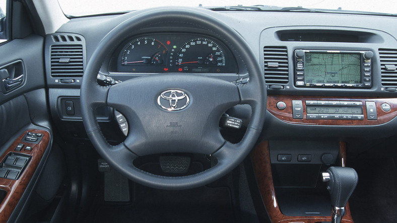 6. Toyota Camry VI (2001-06)