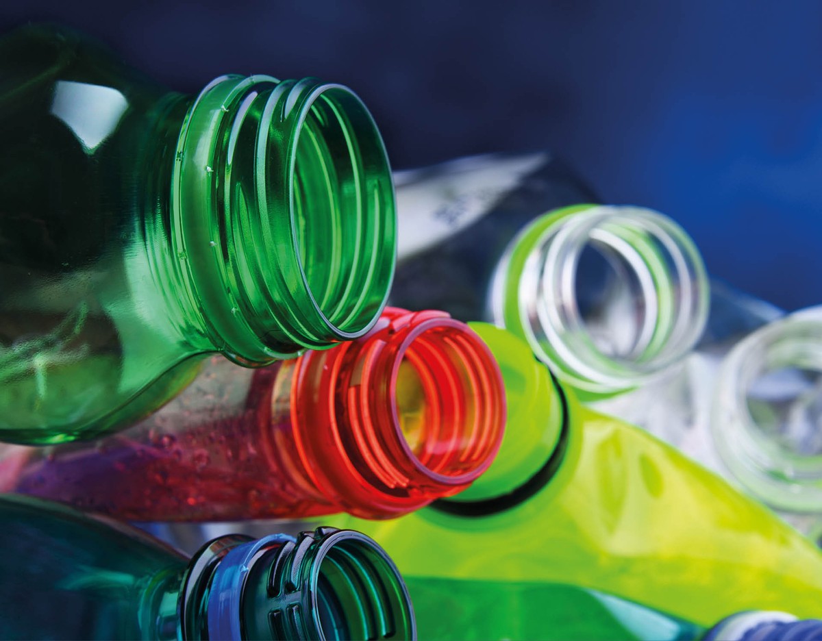 Ograniczenia dla jednorazowego plastiku. Nowe obowiązki i opłaty [PORADNIK]