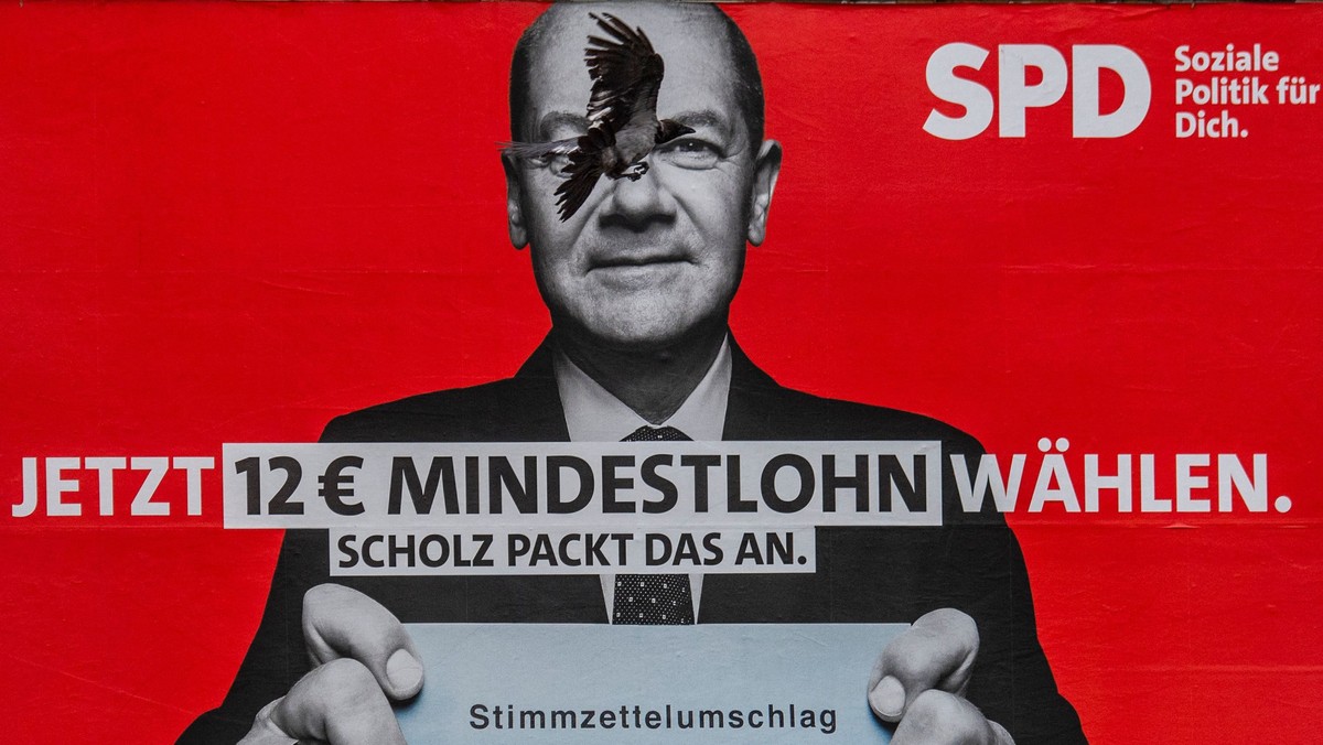 Plakat wyborczy SPD z kandydatem na kanclerza – Olafem Scholzem, Berlin, 23 sierpnia 2021 r