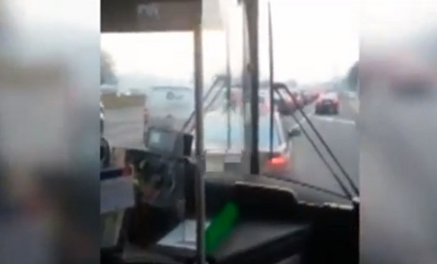 Szalona jazda kierowcy autobusu przez Warszawę. Łamał przepisy jak Frog. WIDEO