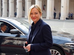 Look w stylu agentki Scully: Giorgia Meloni dzień przed zaprzysiężeniem na premiera Włoch. FOTO