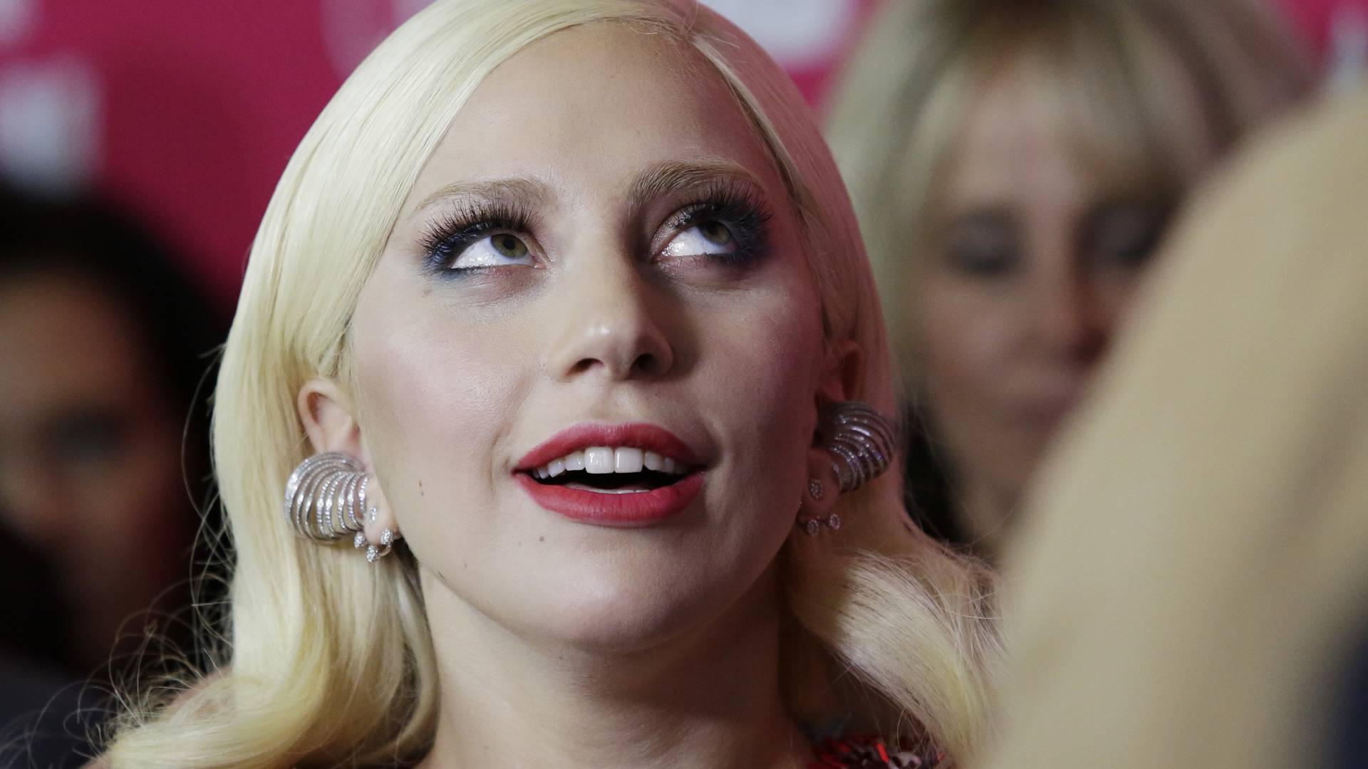 Lady Gaga óriás pucsítása feldobja a péntekedet