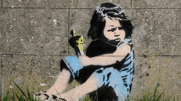 Visszafordíthatatlan tettével akart sokkolni mindenkit Banksy egy aukción, de végül őt érte meglepetés