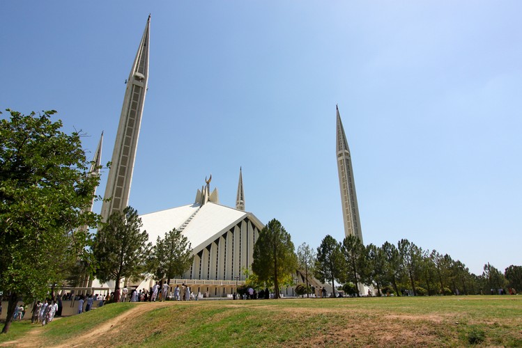 Na 2. miejscu znalazł się Islamabad. Największym problem Islamabadu są bardzo niegościnni i nieprzyjaźni dla turystów ludzie. Sam Islamabad może się podobać, jest to rozległe, przestronne miasto z doskonałym widokiem na pobliskie góry. Czyste powietrze, doskonałe restauracje to naprawdę dobre turystyczne atuty. Gdyby tylko zmienić nastawienie mieszkańców do turystów…