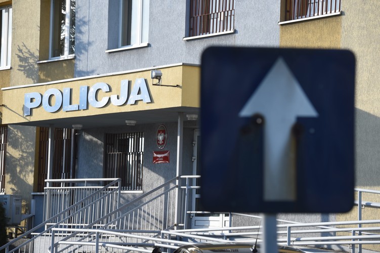 Łódzka prokuratura bada okoliczności śmiertelnego postrzelenia 29-letniego mężczyzny podczas przesłuchania w Komendzie Powiatowej Policji w Kutnie