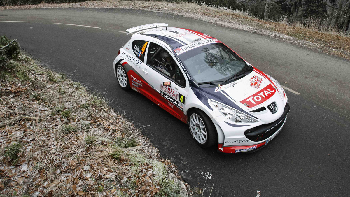 Trzykrotny mistrz Polski Francuz Bryan Bouffier (Peugeot 207 S2000) wygrał trzy pierwsze odcinki 26. Rajdu Karkonoskiego, trzeciej rundy mistrzostw kraju, i prowadzi w klasyfikacji generalnej.