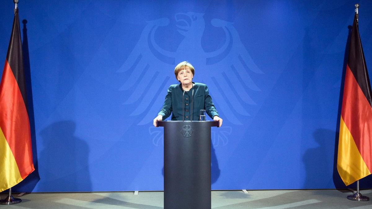Kanclerz Niemiec Angela Merkel przeciwstawiła się planom ministra finansów Wolfganga Schaeublego, który zamierzał zasygnalizować rządowi Grecji możliwość przyznania walczącemu z kryzysem krajowi kolejnej pomocy finansowej - podał tygodnik "Der Spiegel".