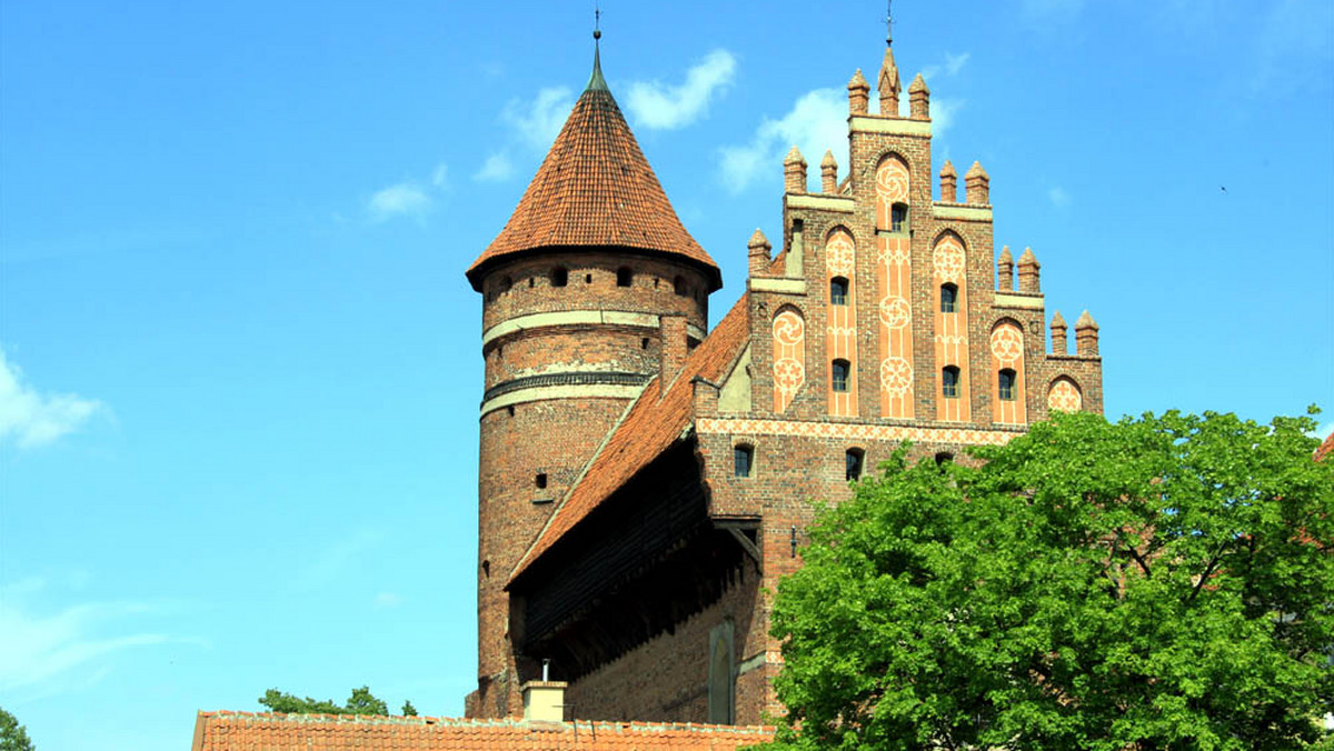 Skarby - w tym monety - z czasów bitwy Grunwaldzkiej, wystawy plastyczne, zdjęcia, rekonstrukcje i zabytki z epoki można oglądać w muzeach i galeriach Olsztyna i regionu.