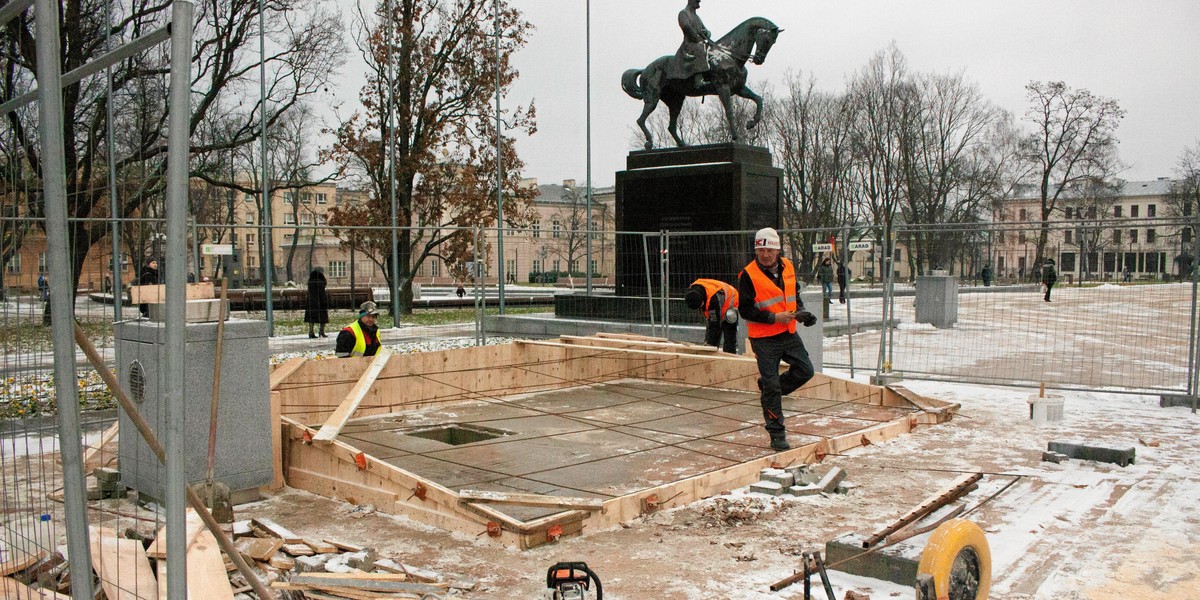 Co za wpadka! To napisano na Pomniku Nieznanego Żołnierza