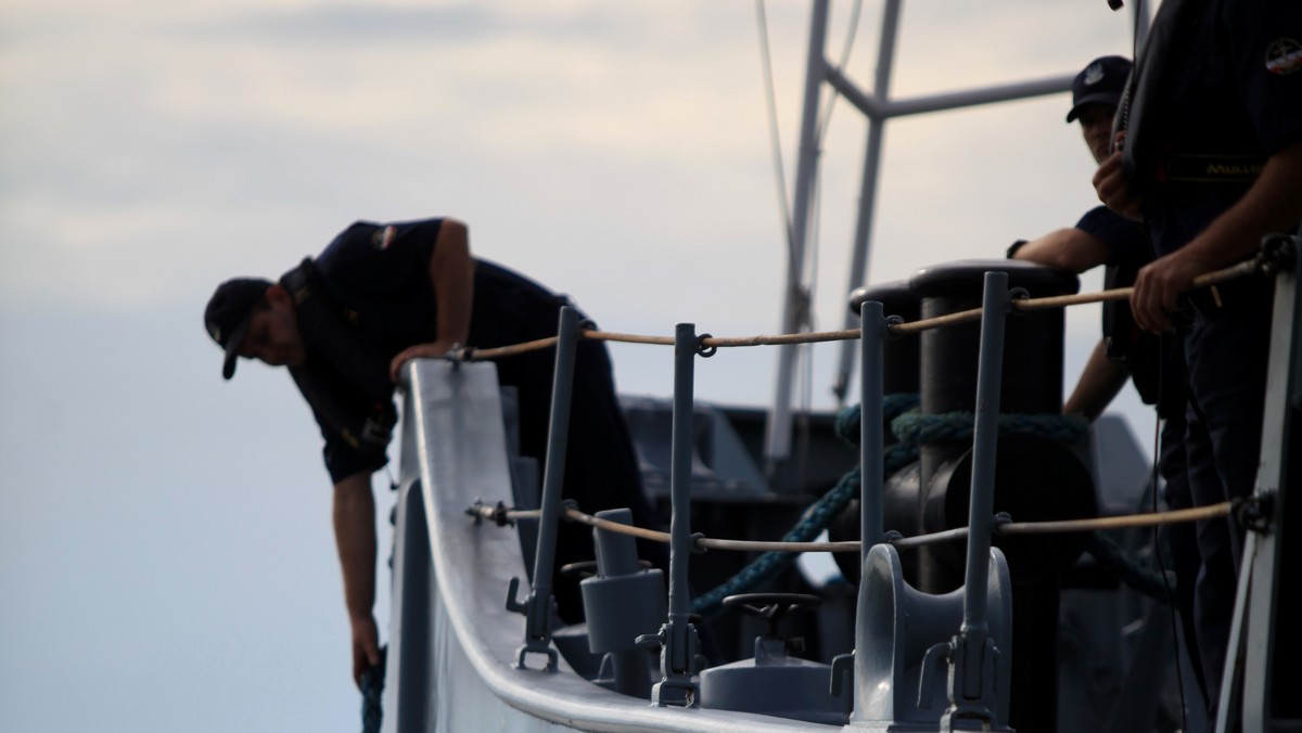 Spośród całej floty, którą dysponuje polska marynarka wojenna, w pełni sprawne są jedynie cztery okręty - pisze w najnowszym wydaniu tygodnik "Angora".