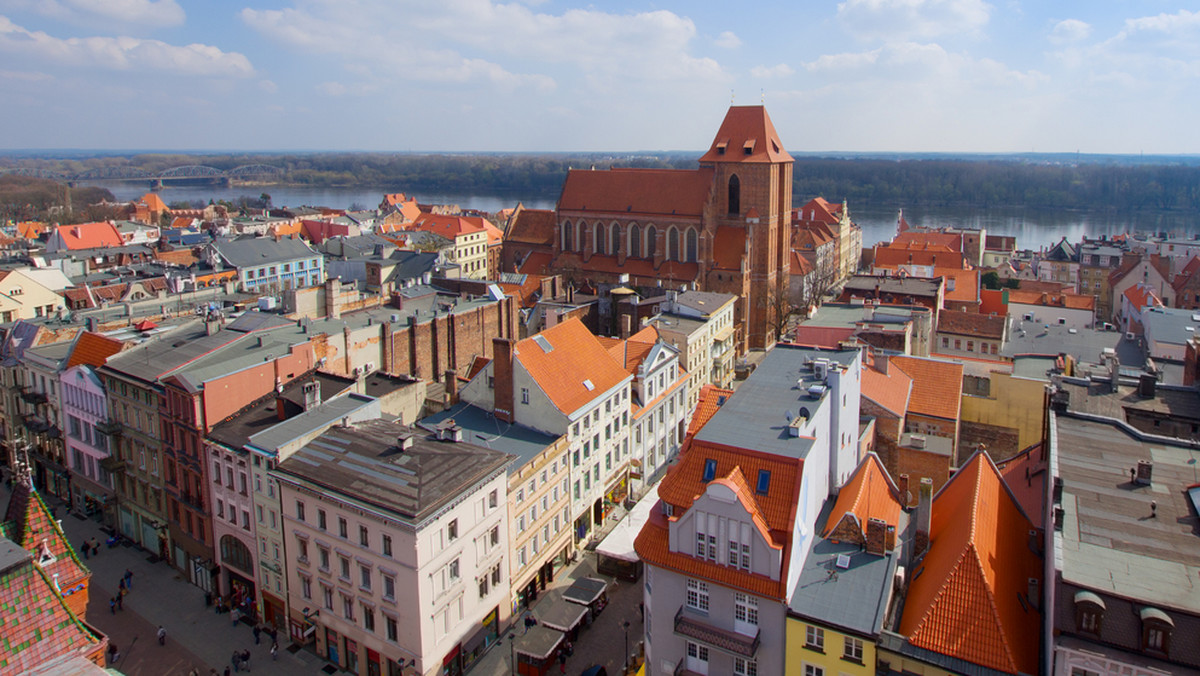 Osiedle z lewobrzeżnej części Torunia, po likwidacji oczyszczalni zostanie połączone z siecią kanalizacyjną na wysokości parku technologicznego. Całe przedsięwzięcie pochłonie ponad 100 mln zł - informuje "Gazeta Wyborcza".