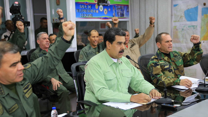 Dotychczasowy prezydent Wenezueli Nicolas Maduro oświadczył, że jego rząd zerwał wszelkie relacje z Kolumbią. Zapowiedział wydalenie kolumbijskiego personelu dyplomatycznego.