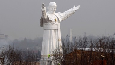 Dla wielu młodych ludzi Jan Paweł II to mem. Tak pokazuje sondaż