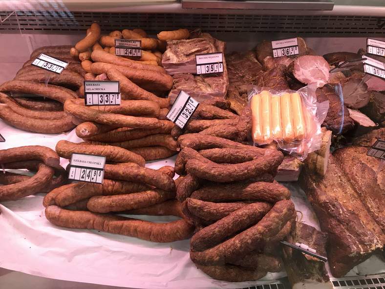 Ceny w jednym ze sklepów mięsnych na białostockim bazarze