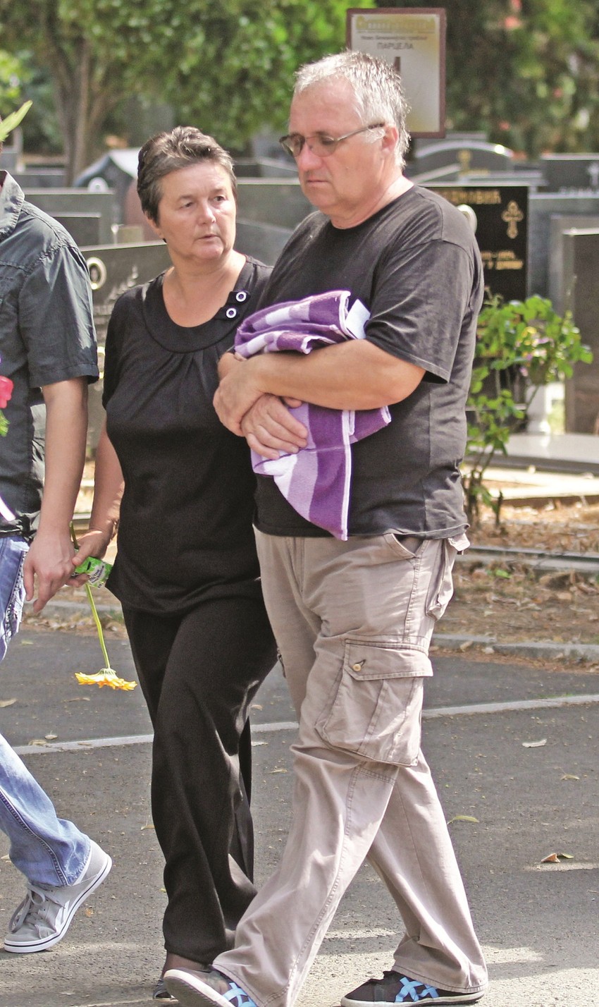 Sahrana: Božo Bazina juče na Bežanijskom groblju sa ženom Zorom