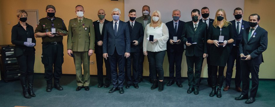 Odznaczeni medalem "Opiekun Miejsc Pamięci Narodowej” [fot. PUW w Białymstoku]