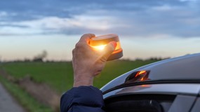 Rezygnują z trójkątów. Od 1 stycznia nowe obowiązkowe wyposażenie auta