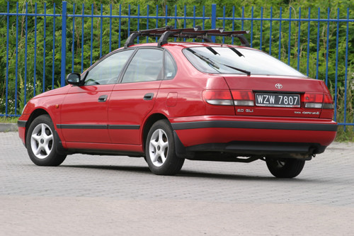 Toyota Carina E - Duża, tania i atrakcyjna