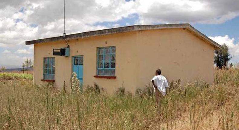 Ms Damaris Wambui Kamau, the mother of Dennis Ngaruiya, outside the house gifted to the family by President Uhuru Kenyatta but which she rejected saying it is substandard