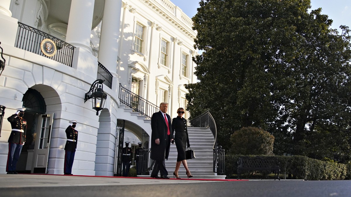 Donald i Melania Trump opuszczają Biały Dom