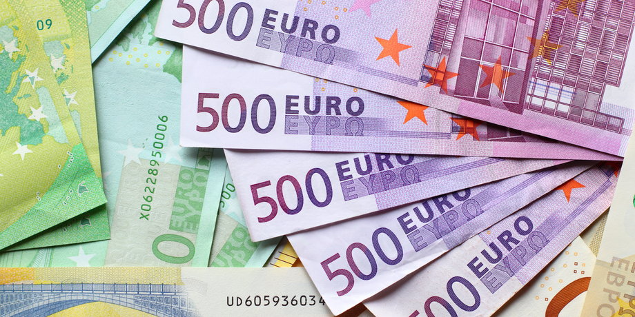 Kurs euro w poniedziałek nadal rośnie.