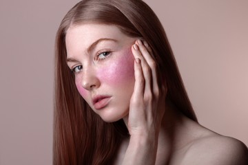 Kipirosodott arc: nemcsak rosacea okozhatja, hanem súlyos autoimmun betegség is