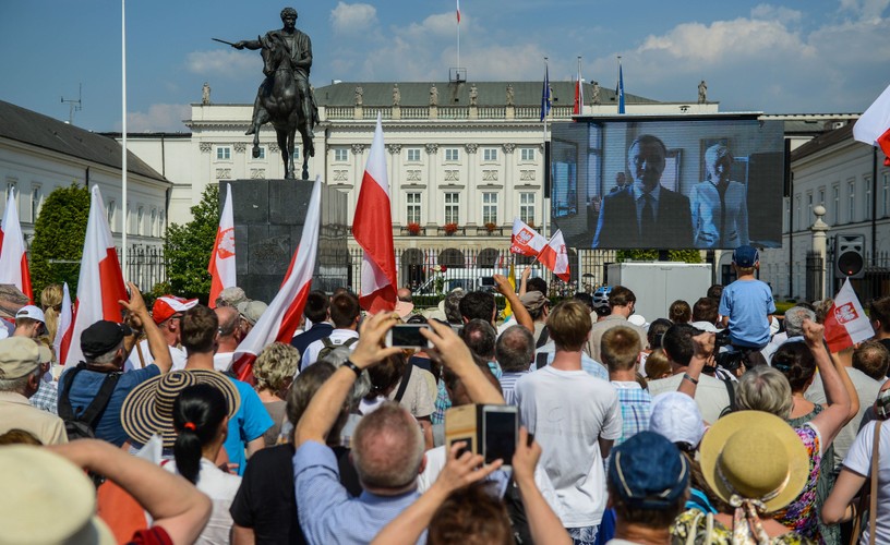 Tłumy czekają na Andrzeja Dudę