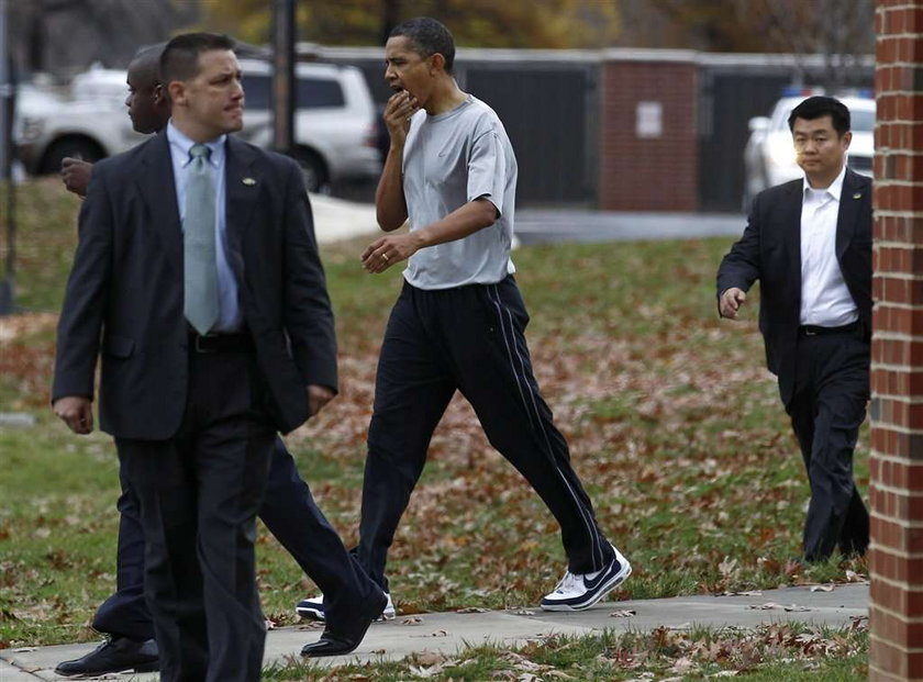 Obama dostał w twarz. FOTO