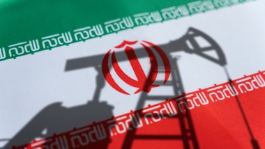 ceny ropy wystrzelą? atak na iran i zagrożenie w cieśninie ormuz mogą