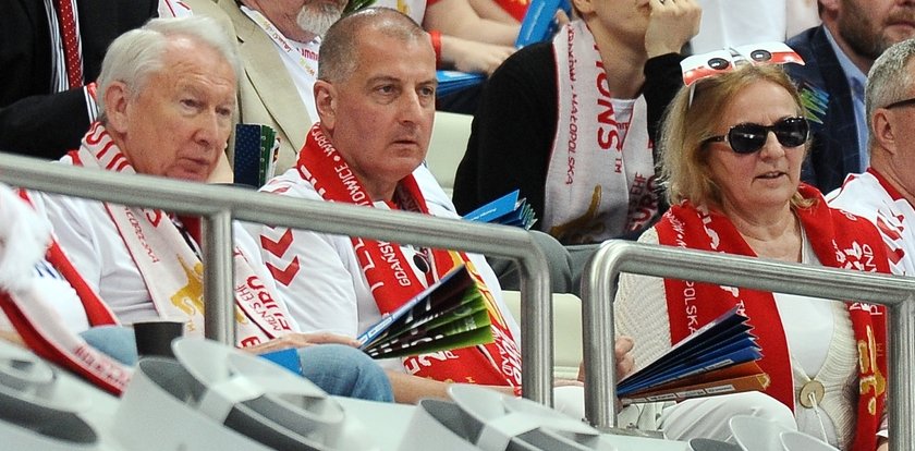 Dutkiewicz wozi się za kasę sportowców