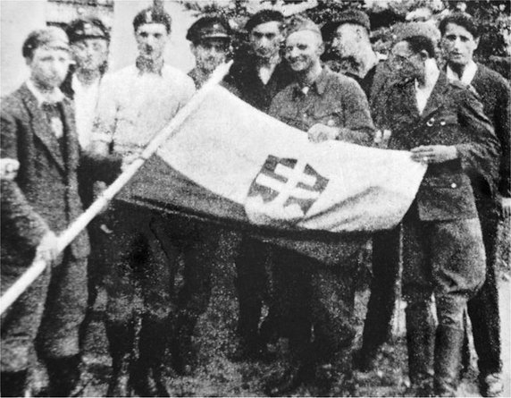 W powstaniu walczyli nie tylko Polacy. Na zdjęciu 535 pluton Słowaków (domena publiczna).