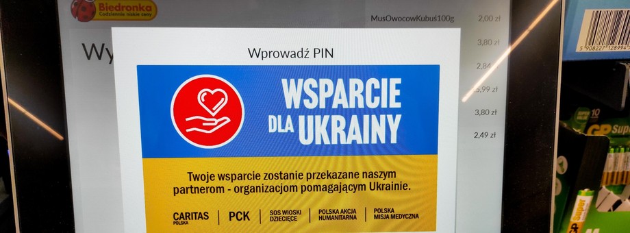 Blisko pięć milionów złotych wskazywał w sobotę po południu licznik kwoty wsparcia dla Ukrainy na stronie internetowej Biedronki. Tę pokaźną sumę klienci największej sieci handlowej w Polsce zebrali przy okazji zakupów