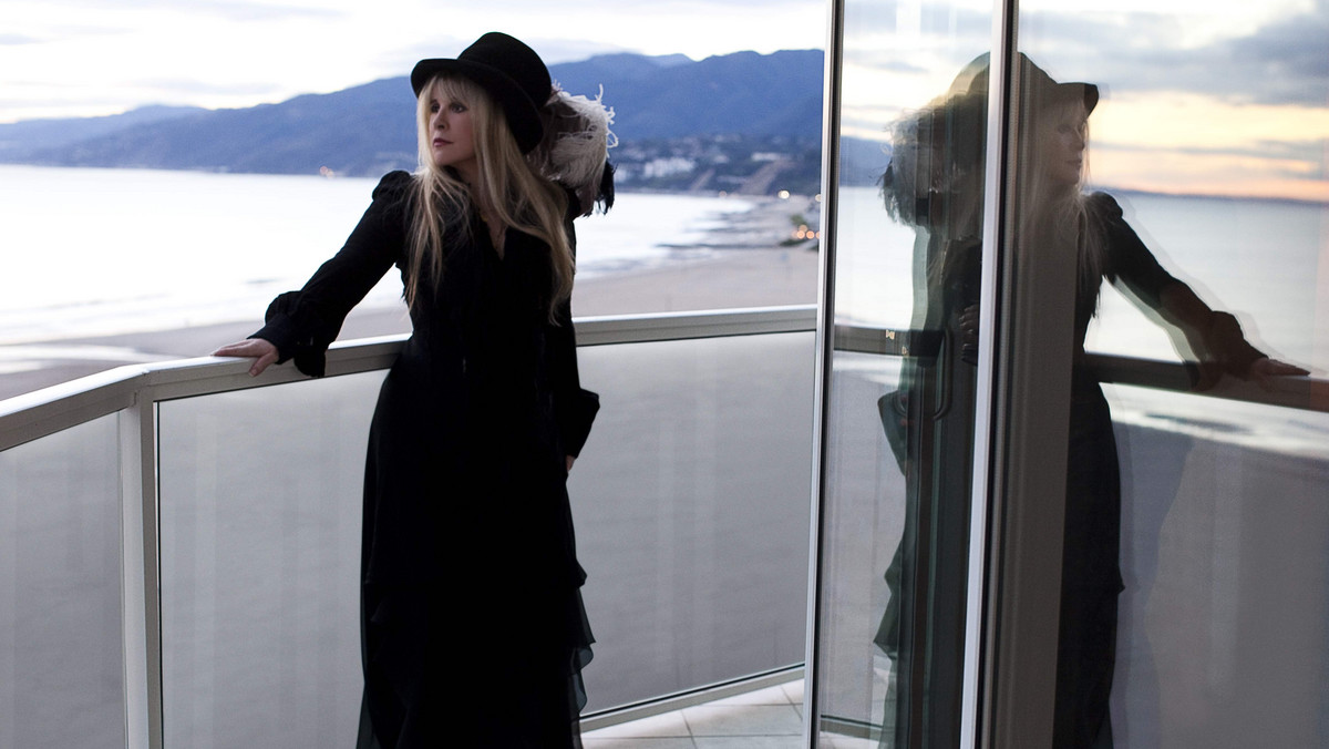 Stevie Nicks zawdzięcza sukces swojej najnowszej płyty córce Roda Stewarta, ponieważ to Kimberly Stewart wpadła na pomysł, aby wokalistka Fleetwood Mac