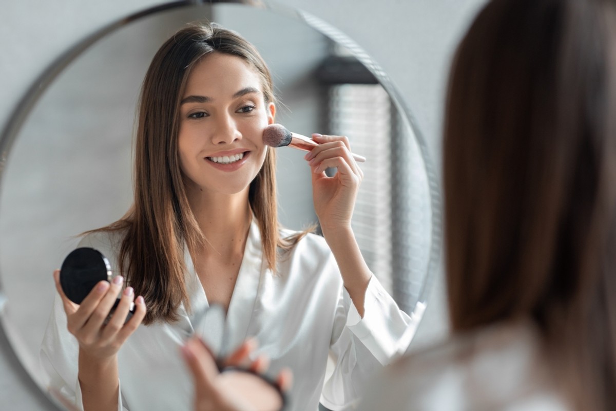 Influencerka z TikToka podpowiada jak nakładać podkład